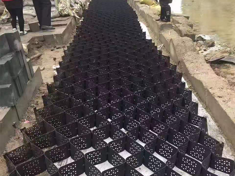 Lianyi is a leading manufacturer and supply in the geosynthetics industry
